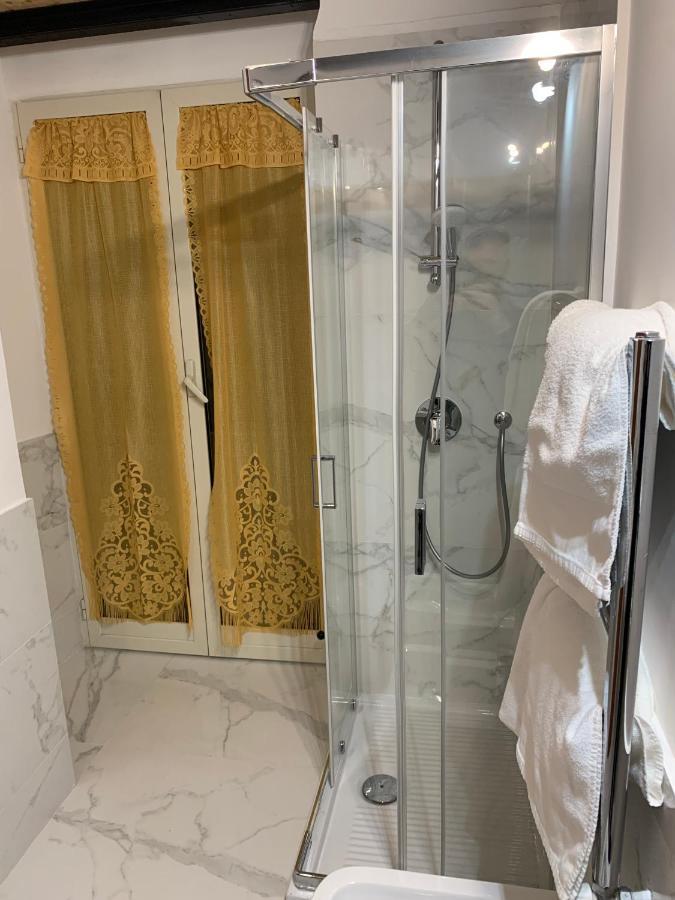 Royal Red Bed & Breakfast Napoli Bagian luar foto