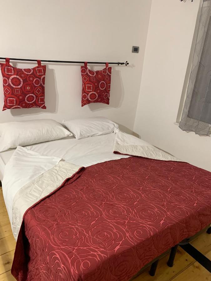 Royal Red Bed & Breakfast Napoli Bagian luar foto